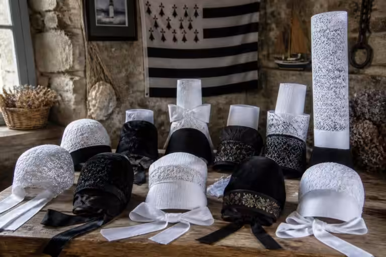 découvrez notre sélection complète de bonnets bretons, alliant tradition et style. parfaits pour affirmer votre identité régionale avec élégance.